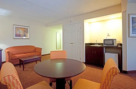 Holiday Inn Express Richmond Airport By Ihg Sandston Hotel