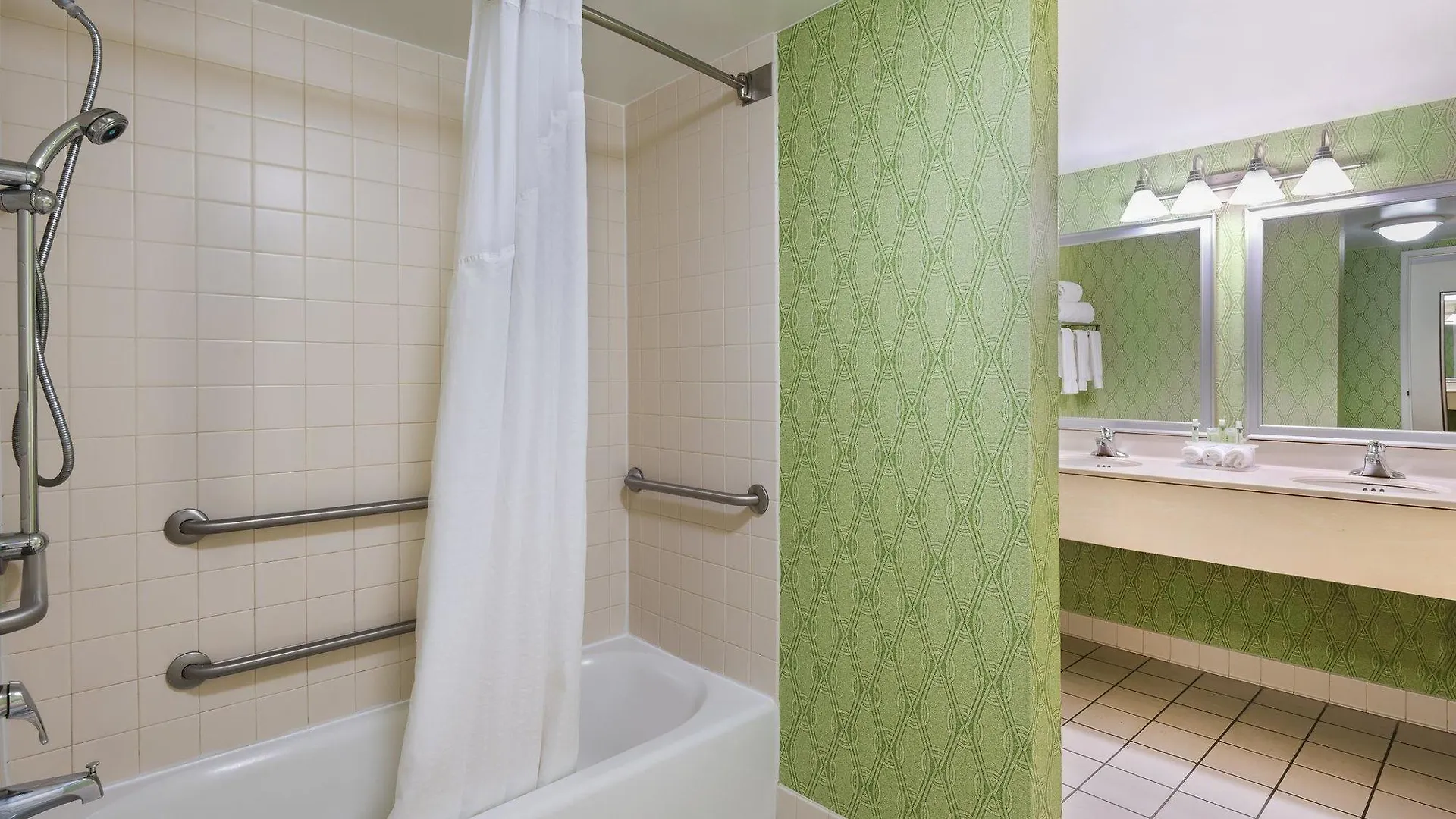 Holiday Inn Express Richmond Airport By Ihg Sandston 2*,